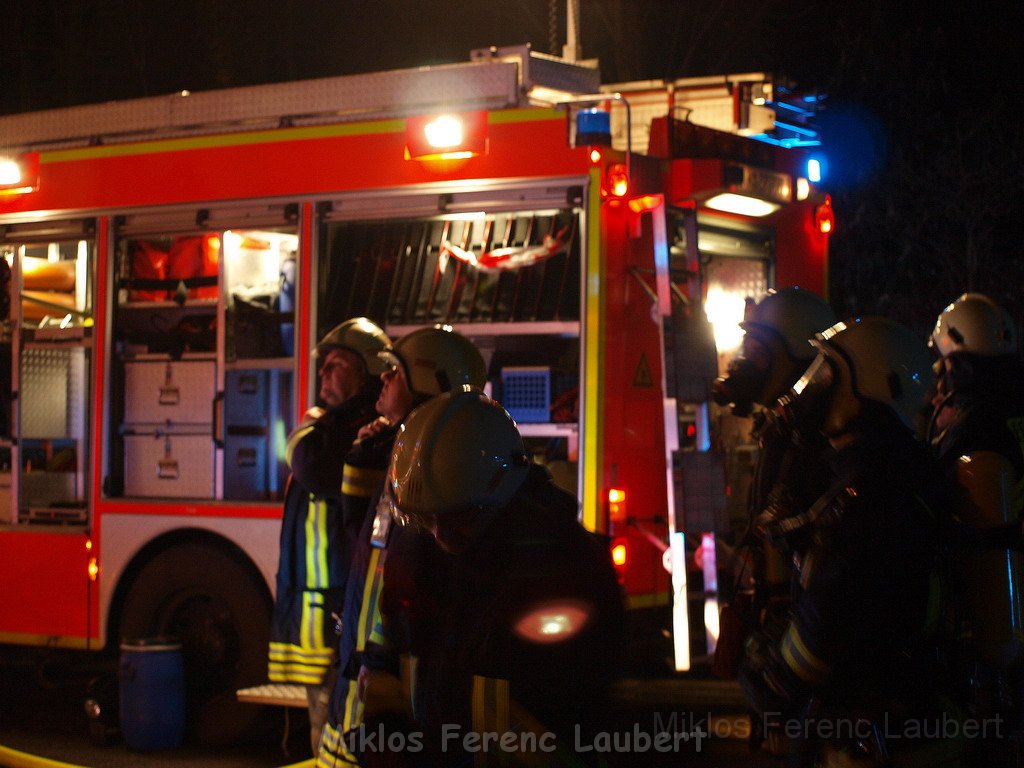 Feuer 3 Dachstuhlbrand Koeln Muelheim Gluecksburgstr P228.JPG